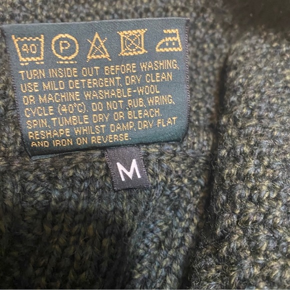 Carraig Donn slouchy sweater. 100% Merino Wool. Aran Cable Knit. dark green. - Picture 5 of 6